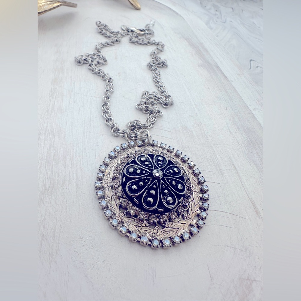 Liz Paiacios Silver Tone  Crystallized with Swarovski Rhinestone Necklace VTG